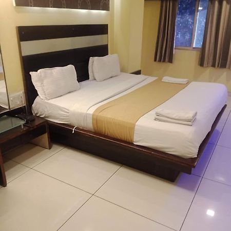 Hotel Kadamb Inn Ахмедабад Экстерьер фото